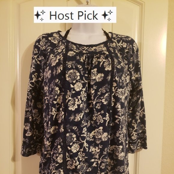 Lucky Brand Tops - ✨ HP ✨Lucky Brand Blue/White Floral Top